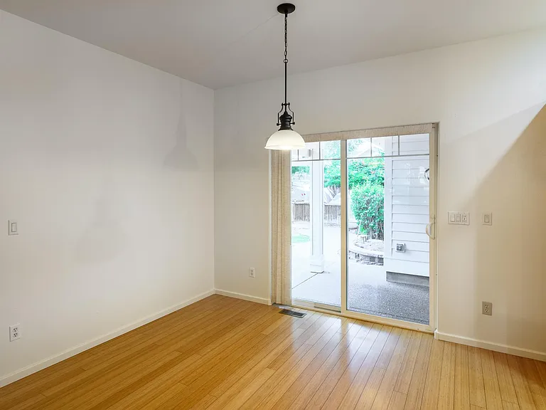 1631 NW Hickory Pl — Photo 10