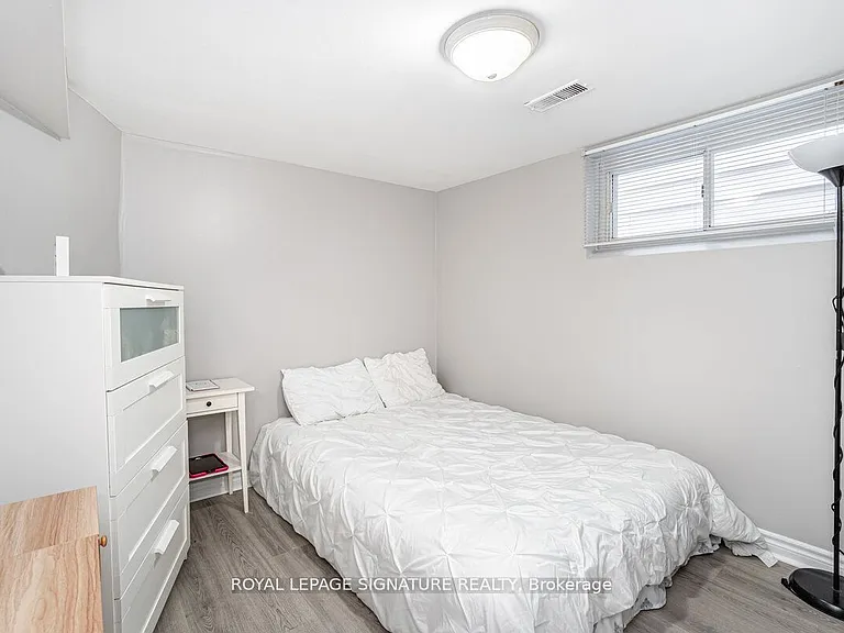 1078 Eastmount Ave #2 — Photo 15