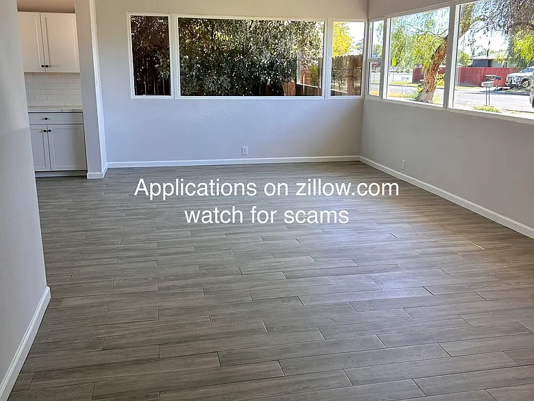 526 Auburn St — Photo 15
