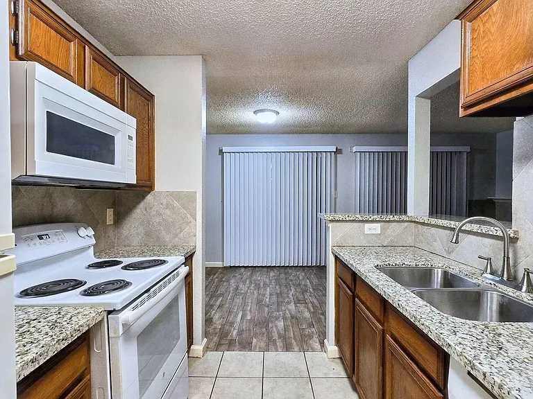 8389 Sands Point Dr — Photo 7