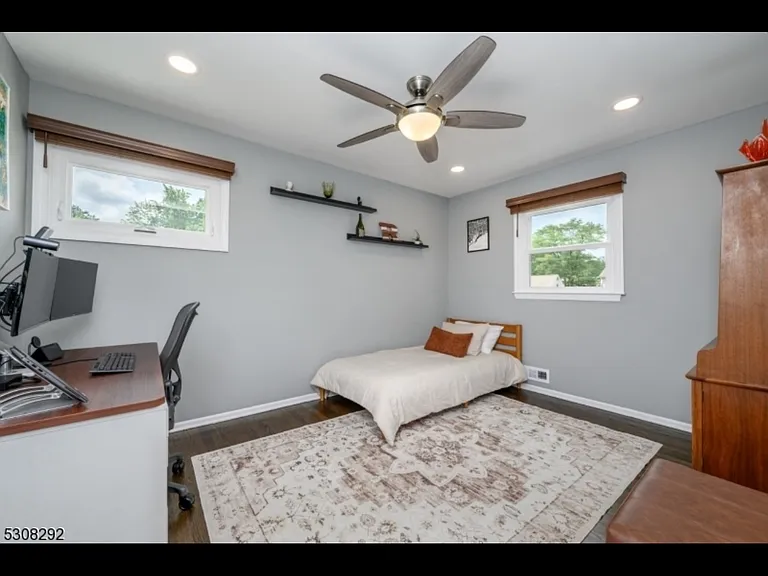 60 Kenneth Pl — Photo 9