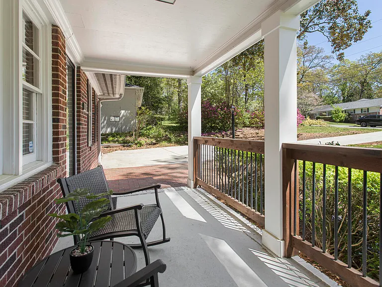 Berkeley Ln NE — Photo 5