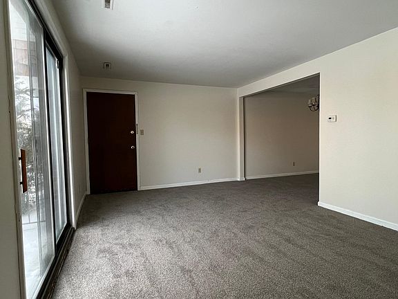 5th image of 460 Emerson Dr APT 2