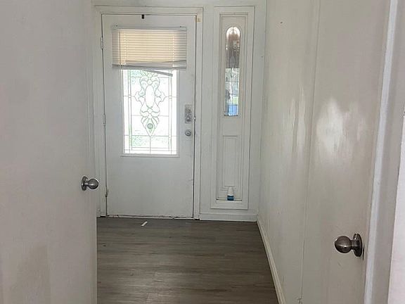 5th image of 115 E Resaca Dr