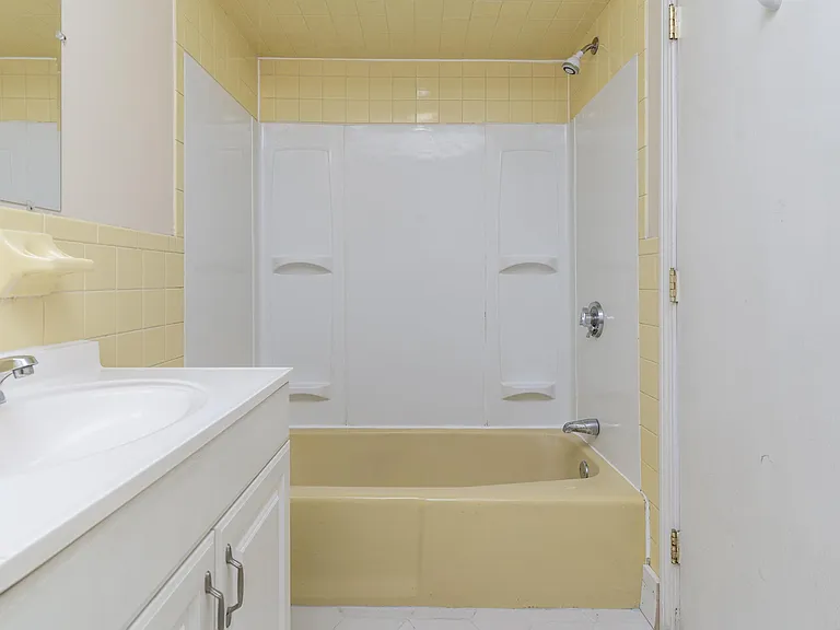 79 Oak St #5 — Photo 5