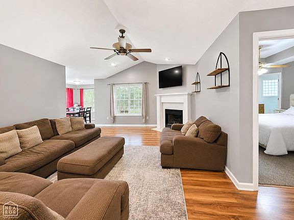 3rd image of 1411 Crepe Myrtle Dr