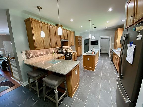 5th image of 237 Oakwood Dr