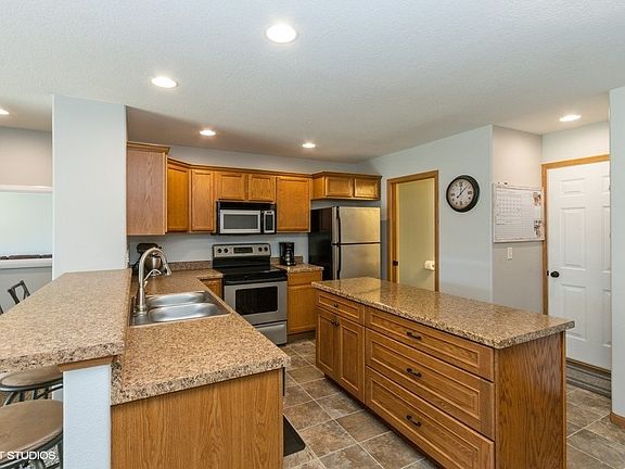 4th image of 176 War Admiral Ln
