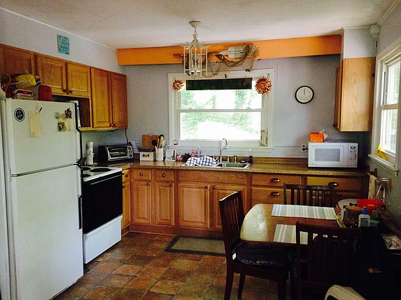 3rd image of 1221 E Lakeshore Dr