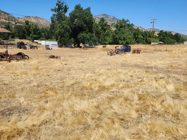 10 Live Oak Dr, Sanger, CA 93657