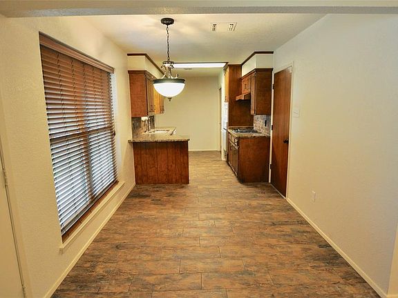 5th image of 1136 Jameson St