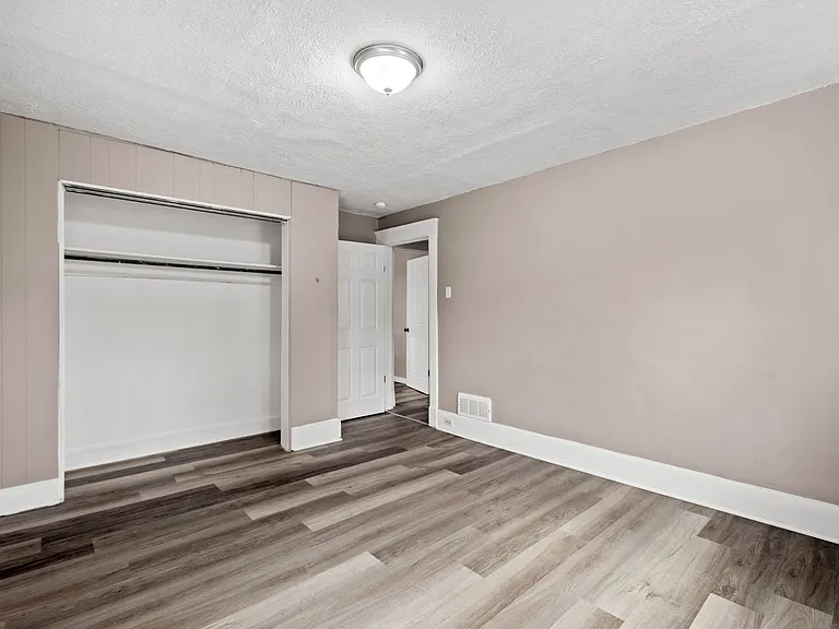 1108 Main St — Photo 18