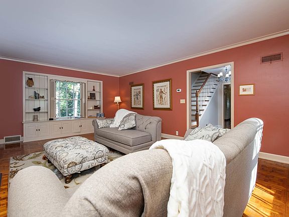 4th image of 818 Coolidge Pl