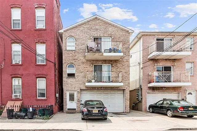 3 bed, 2.0 bath, $2,700 — Photo 1