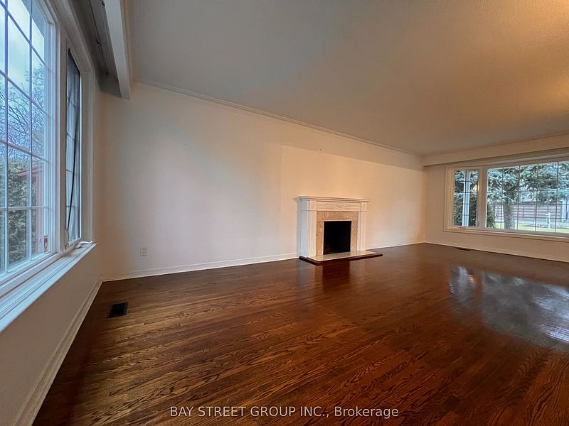 Toronto House for rent - 5 Bedrooms — photo 3