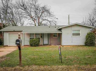 407 NW Greenmeadow Dr, Lawton, OK 73507