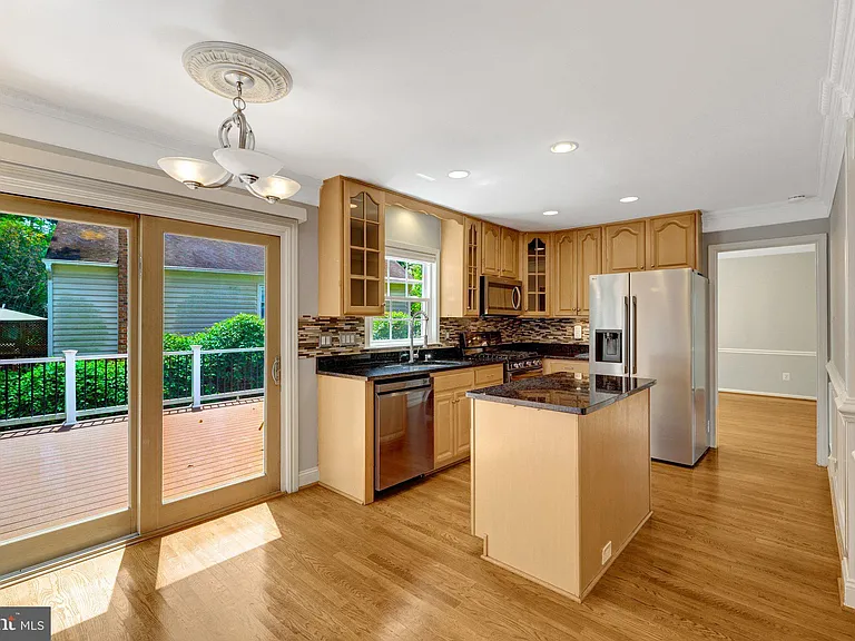 8995 Parliament Dr — Photo 13