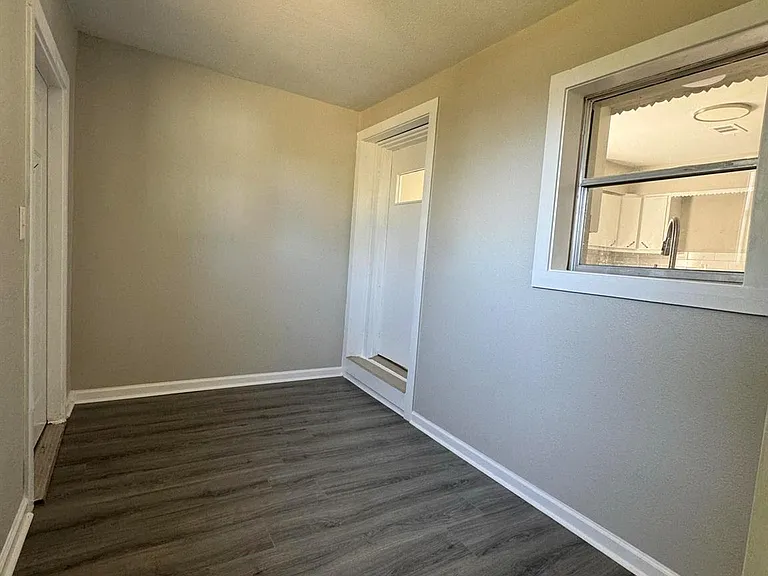 8708 Lanewood Dr — Photo 15