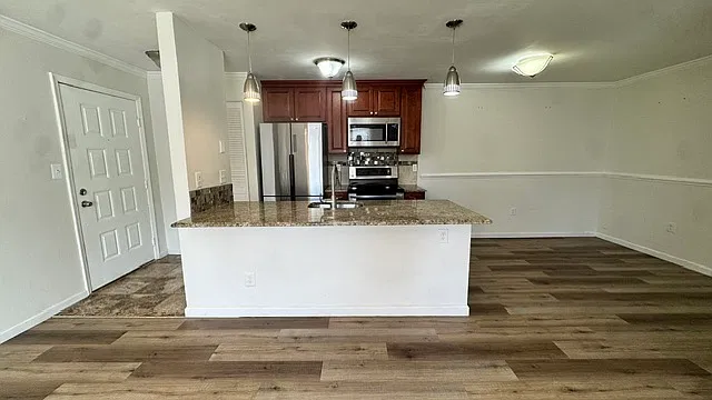 2 bed, $2,200 — Photo 4
