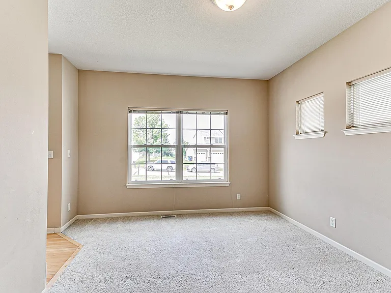 15222 Aurora Cir — Photo 2