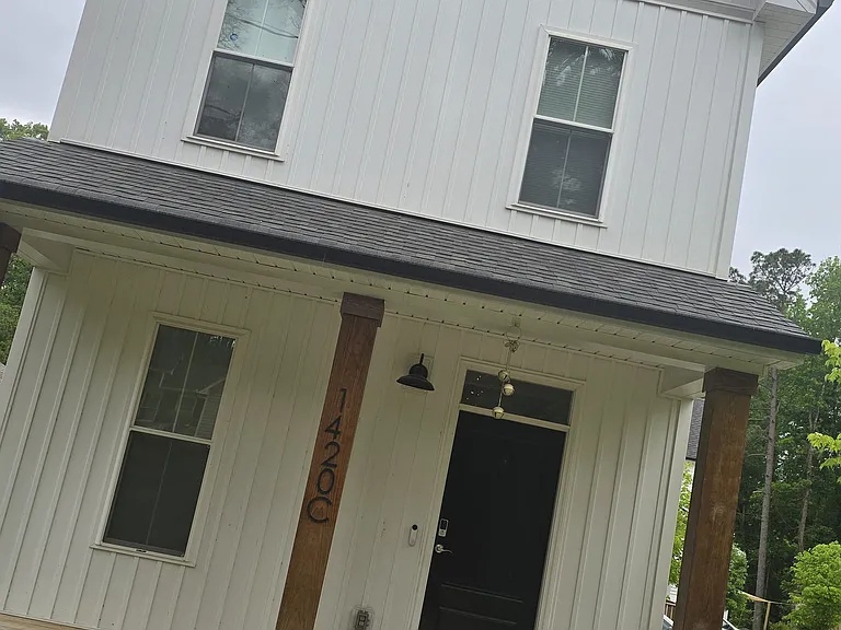 1420C Maplewood Dr — Photo 2