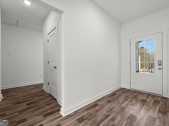5th image of 36 Edith Ct