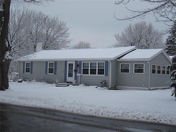3rd image of 2215 Maple Ave