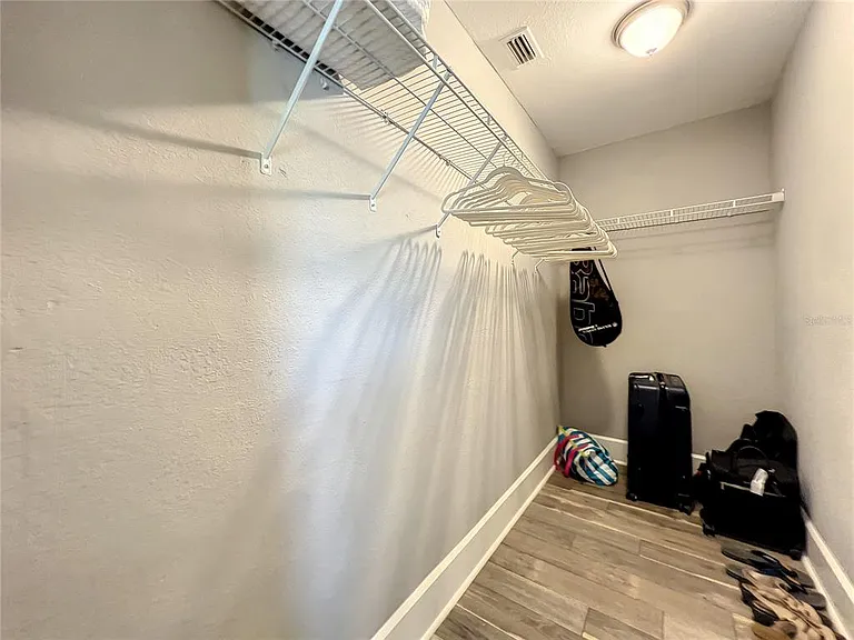 1137 Highland St S — Photo 35