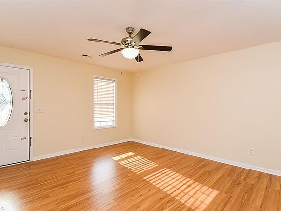 3rd image of 636 Audrey Ln