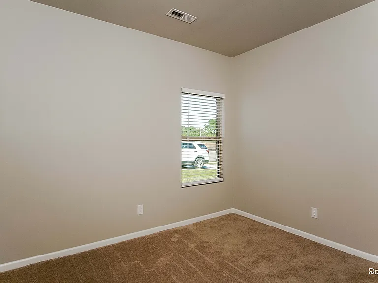 215 Tobin Ln — Photo 6