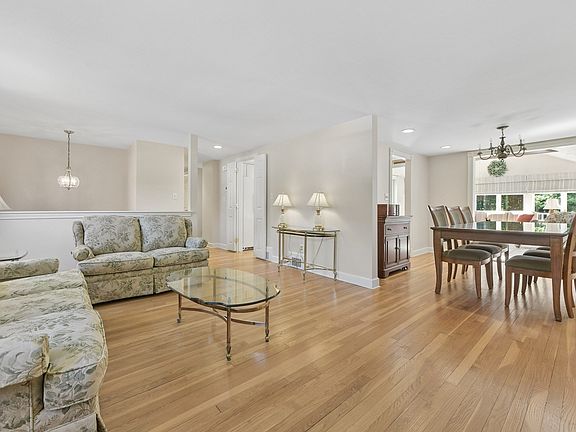 4th image of 30 Sumner St