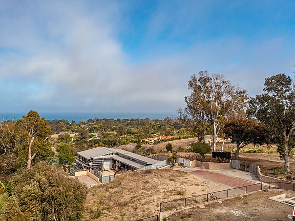 5th image of 6754 Dume Dr