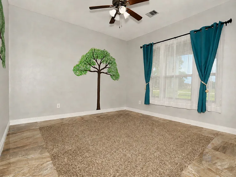 527 Lily Ln — Photo 7