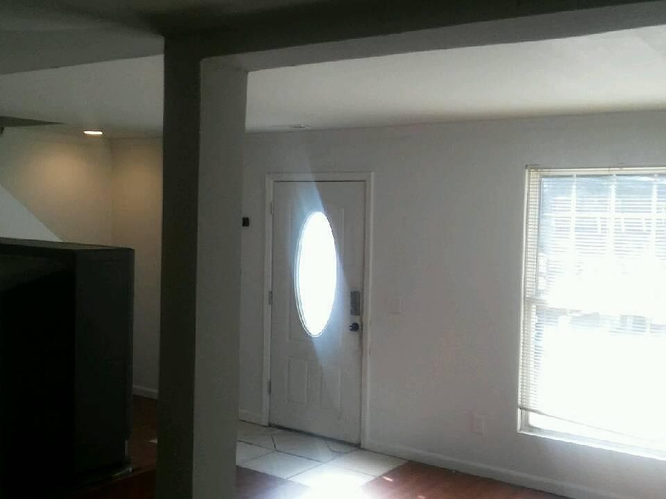 1st image of 2659 Chrysler Ave