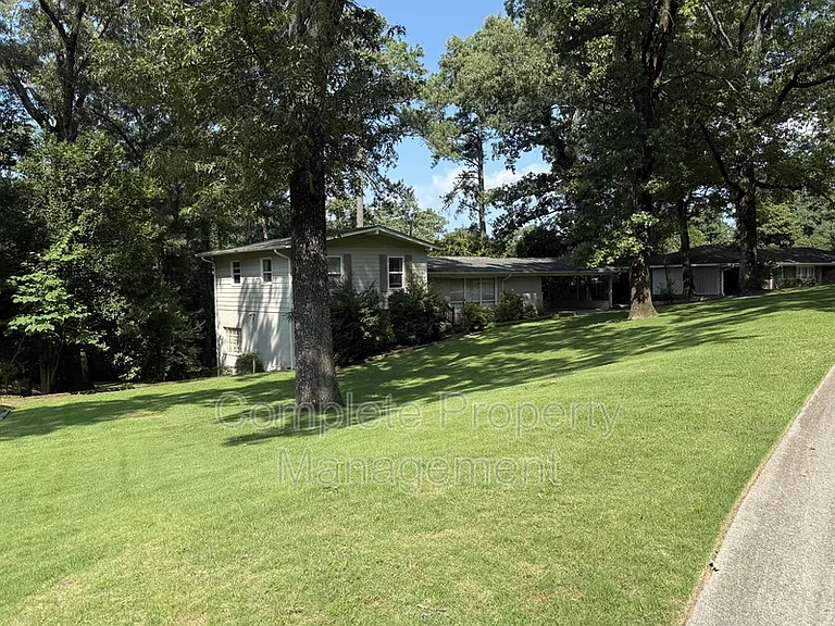 3153 Woodhaven Dr — Photo 1