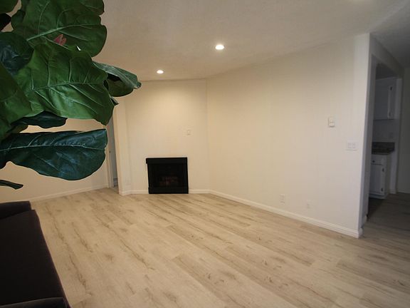 4th image of 810B 18th St #810-B
