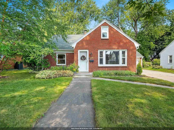 2374 Jourdain Ln, Green Bay, WI 54301
