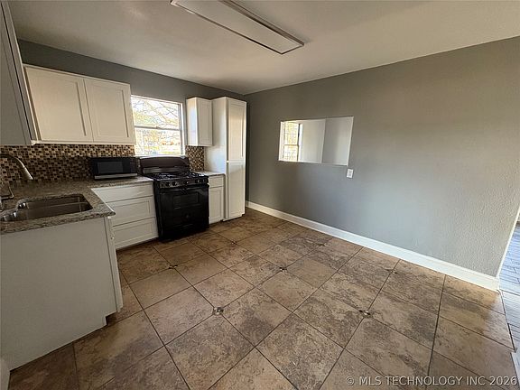 5th image of 109 N Walker St