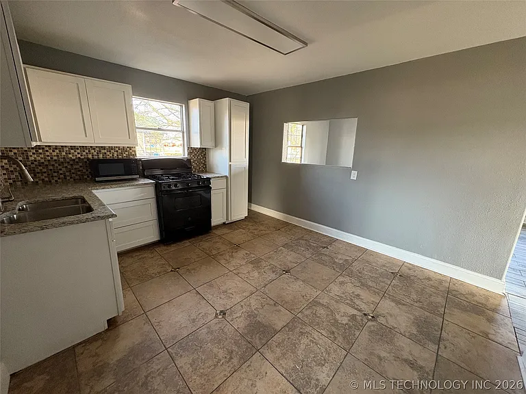 109 N Walker St — Photo 5