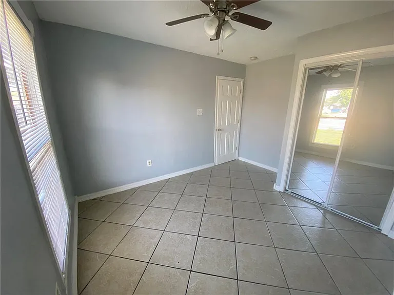 2836 Glenbrook Dr — Photo 9