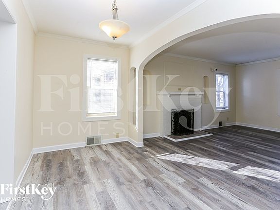 4th image of 10853 S Hermosa Ave