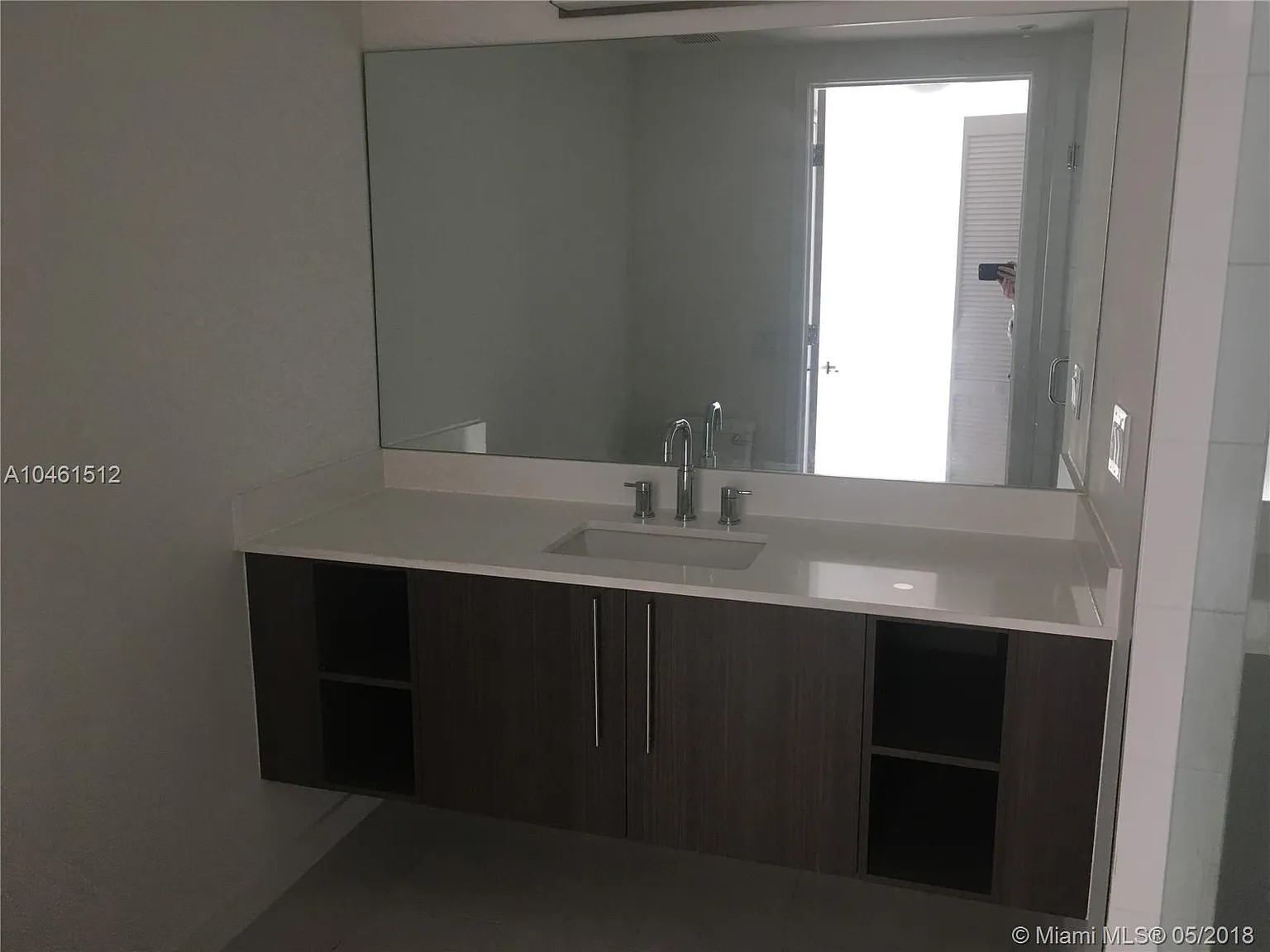 1 bed, 950 sqft, $2,300 — Photo 2