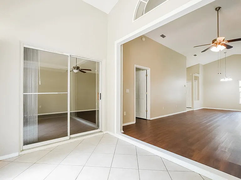 837 Shell Ln — Photo 7