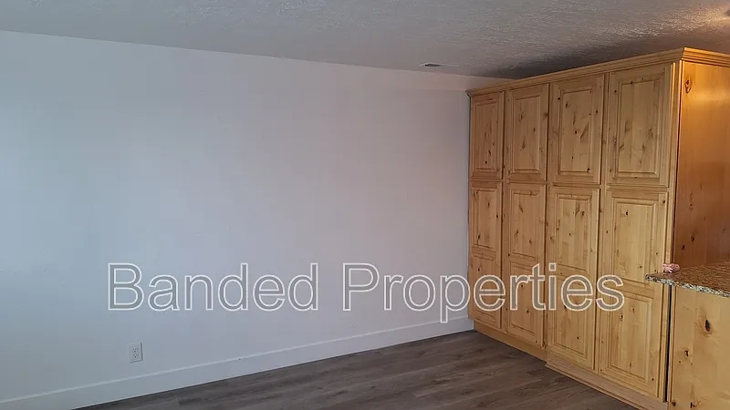 2 bed, 1.0 bath, 946 sqft, $1,295 — Photo 2