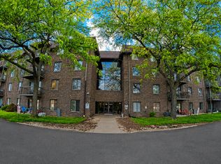 820 Elder Rd #C314, Homewood, IL 60430