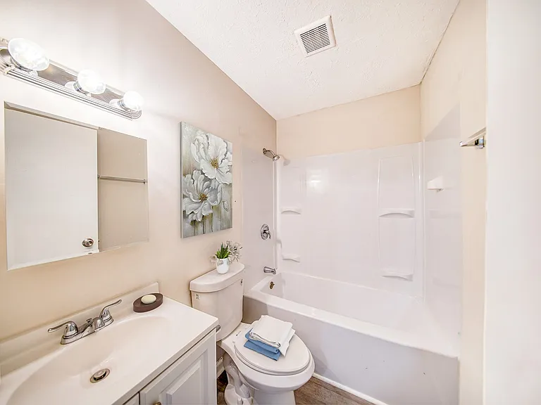 Waynetown Apartments — Photo 8