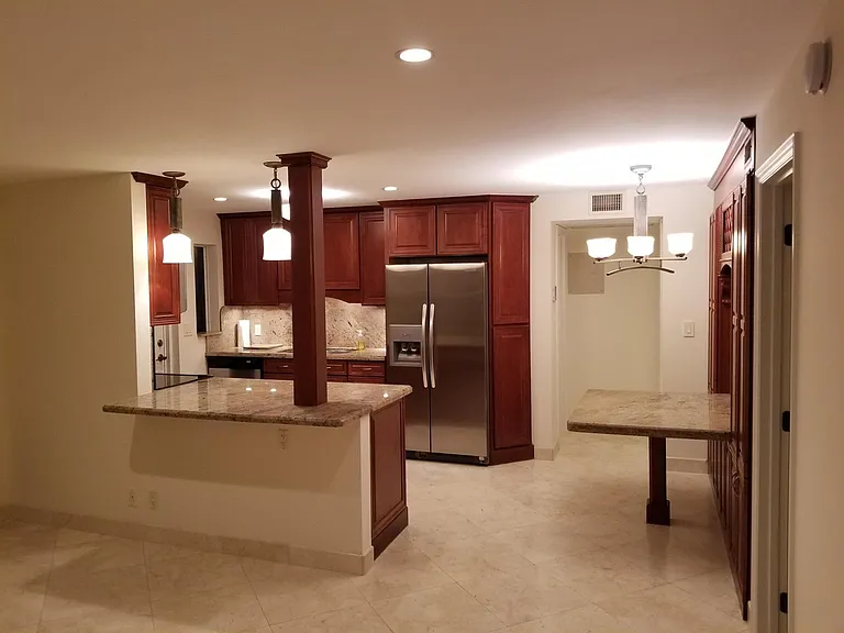 2857 NE 32nd St #8 — Photo 2
