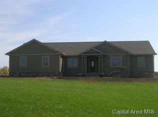 102 Timber Creek Dr, Jacksonville, IL 62650