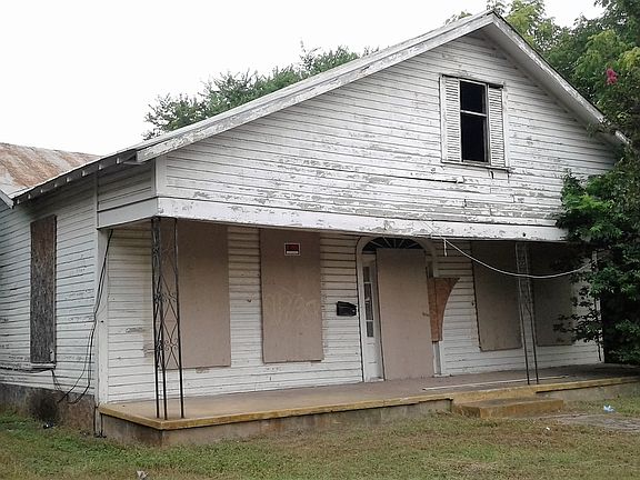 2nd image of 210 Porter St