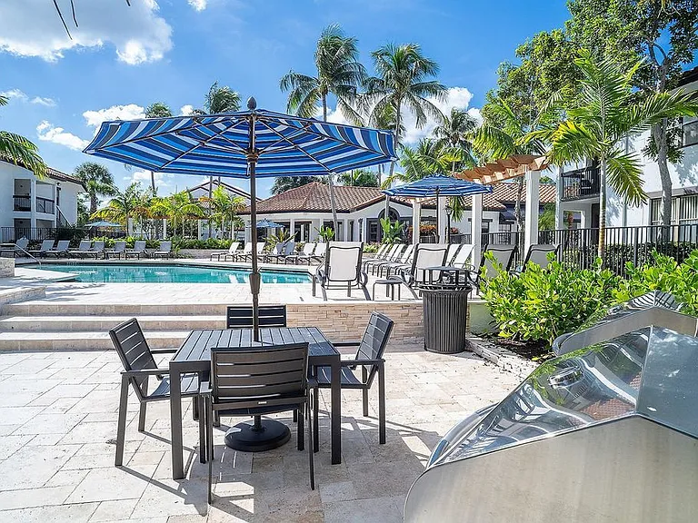 Sherwood on the Park Florida Apartments